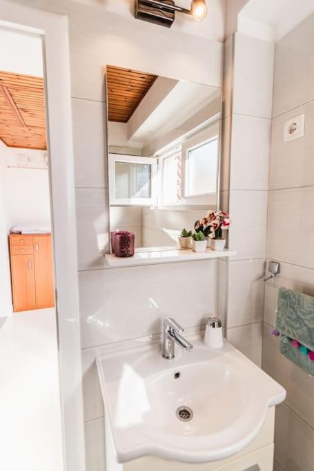 Holiday Home Marina-Renovated House In City Center Rogoznica  Bagian luar foto
