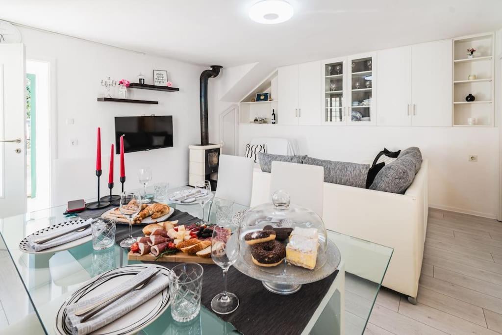 Holiday Home Marina-Renovated House In City Center Rogoznica  Bagian luar foto
