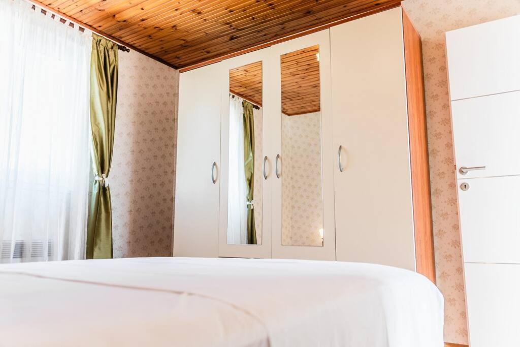 Holiday Home Marina-Renovated House In City Center Rogoznica  Bagian luar foto