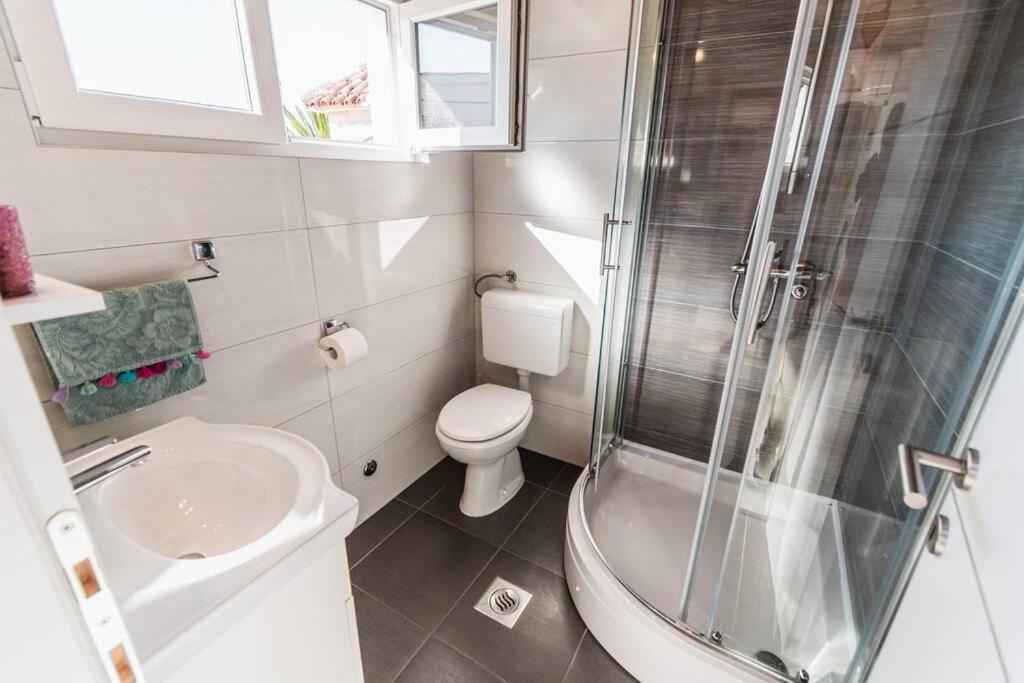 Holiday Home Marina-Renovated House In City Center Rogoznica  Bagian luar foto