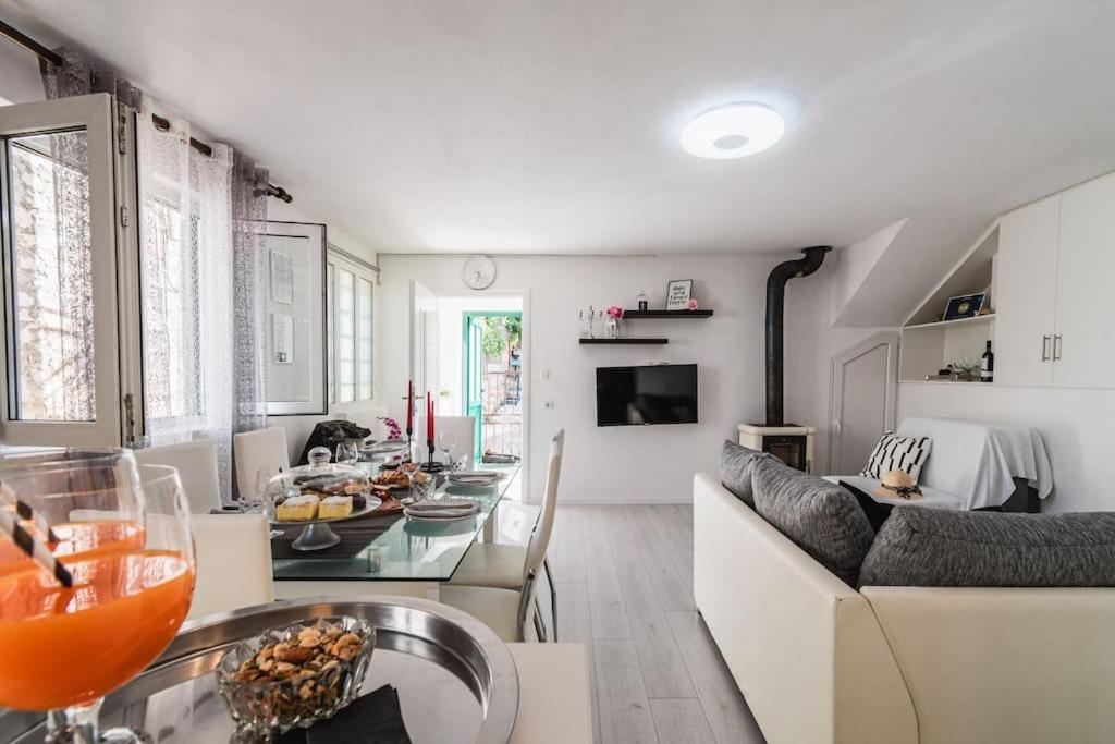 Holiday Home Marina-Renovated House In City Center Rogoznica  Bagian luar foto